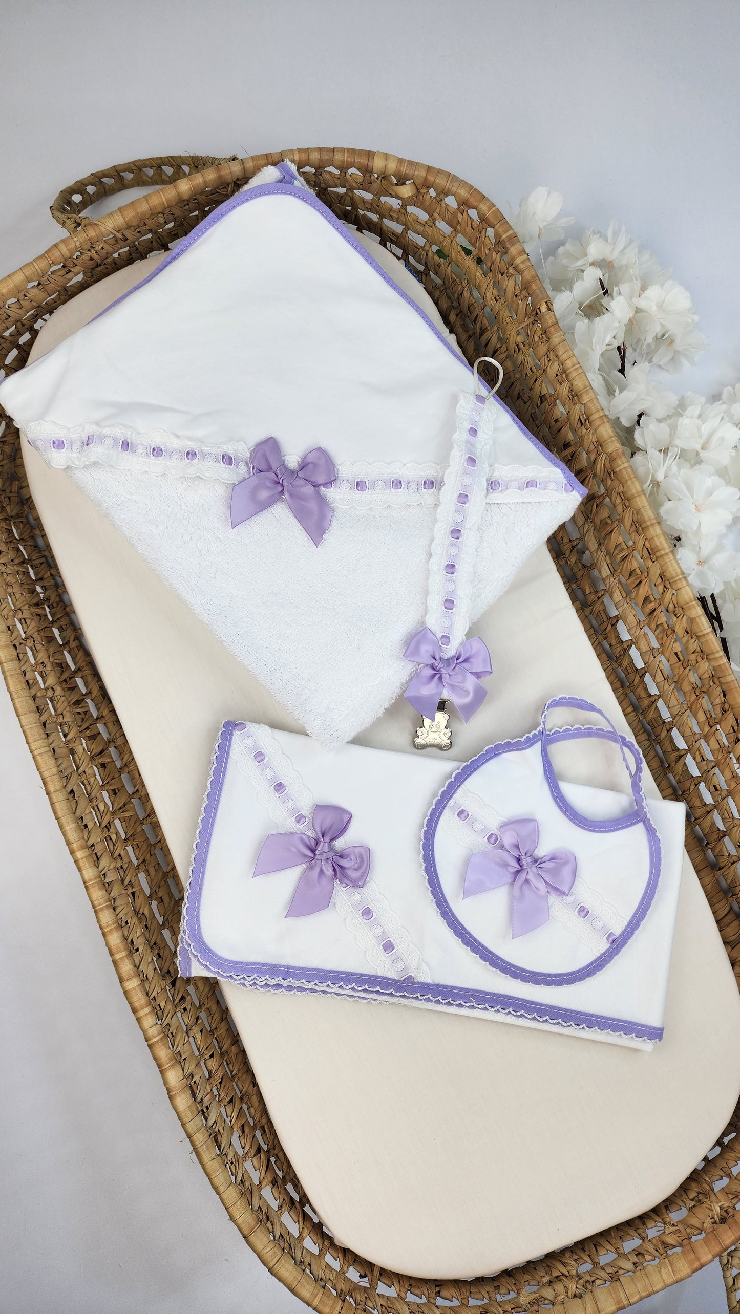 Set Toalla, babero, porta chupete, hombrera