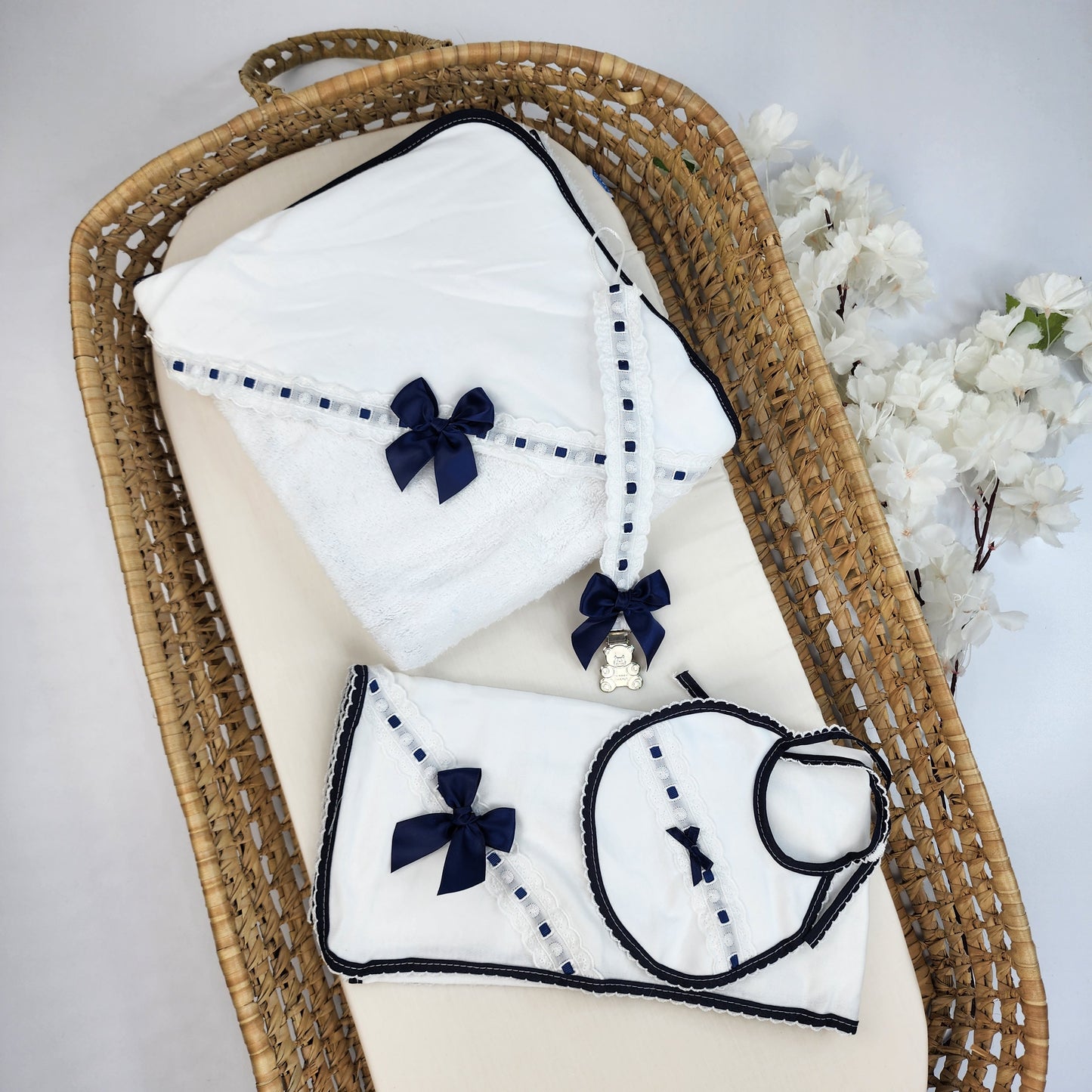 Set Toalla, babero, porta chupete, hombrera