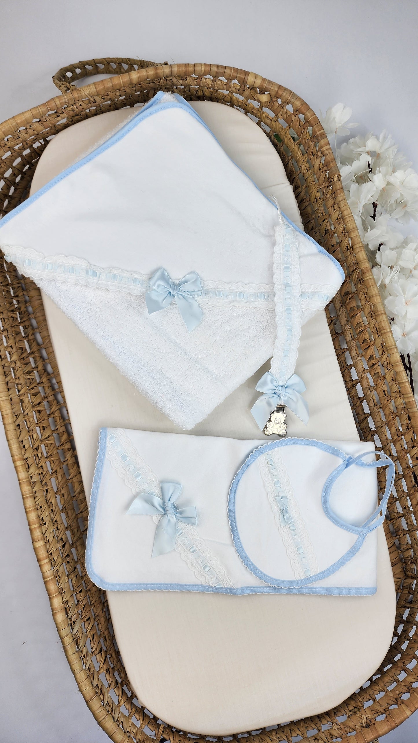 Set Toalla, babero, porta chupete, hombrera