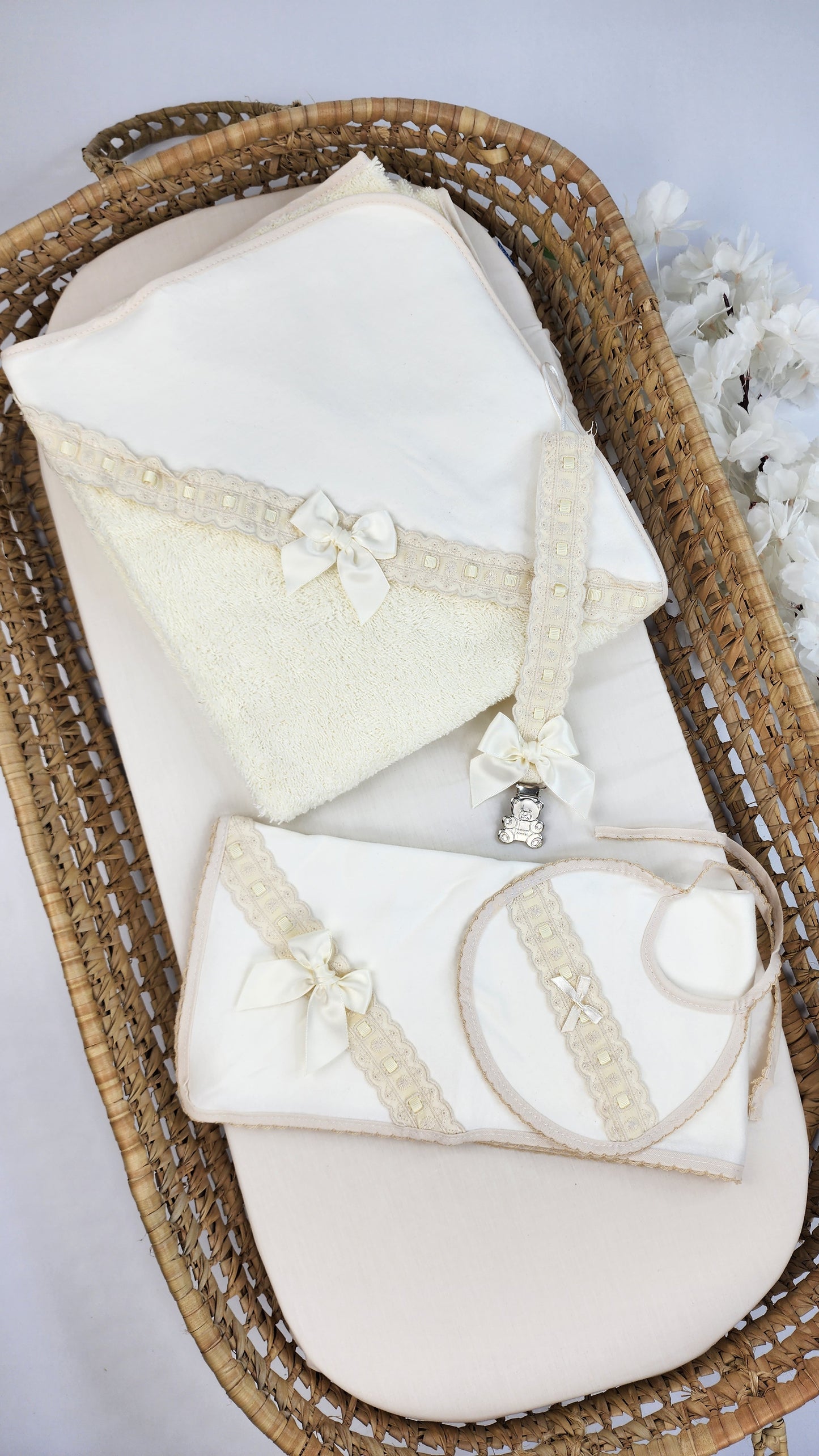 Set Toalla, babero, porta chupete, hombrera