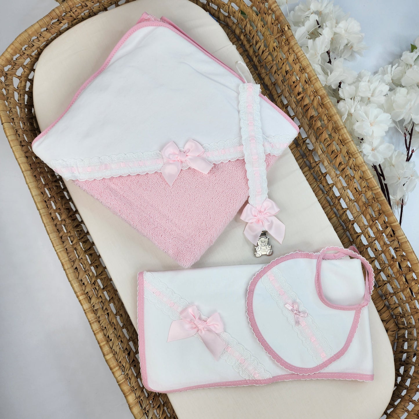 Set Toalla, babero, porta chupete, hombrera