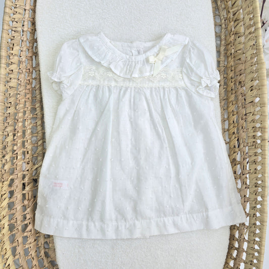 Blusa blanca con un lacito 24300